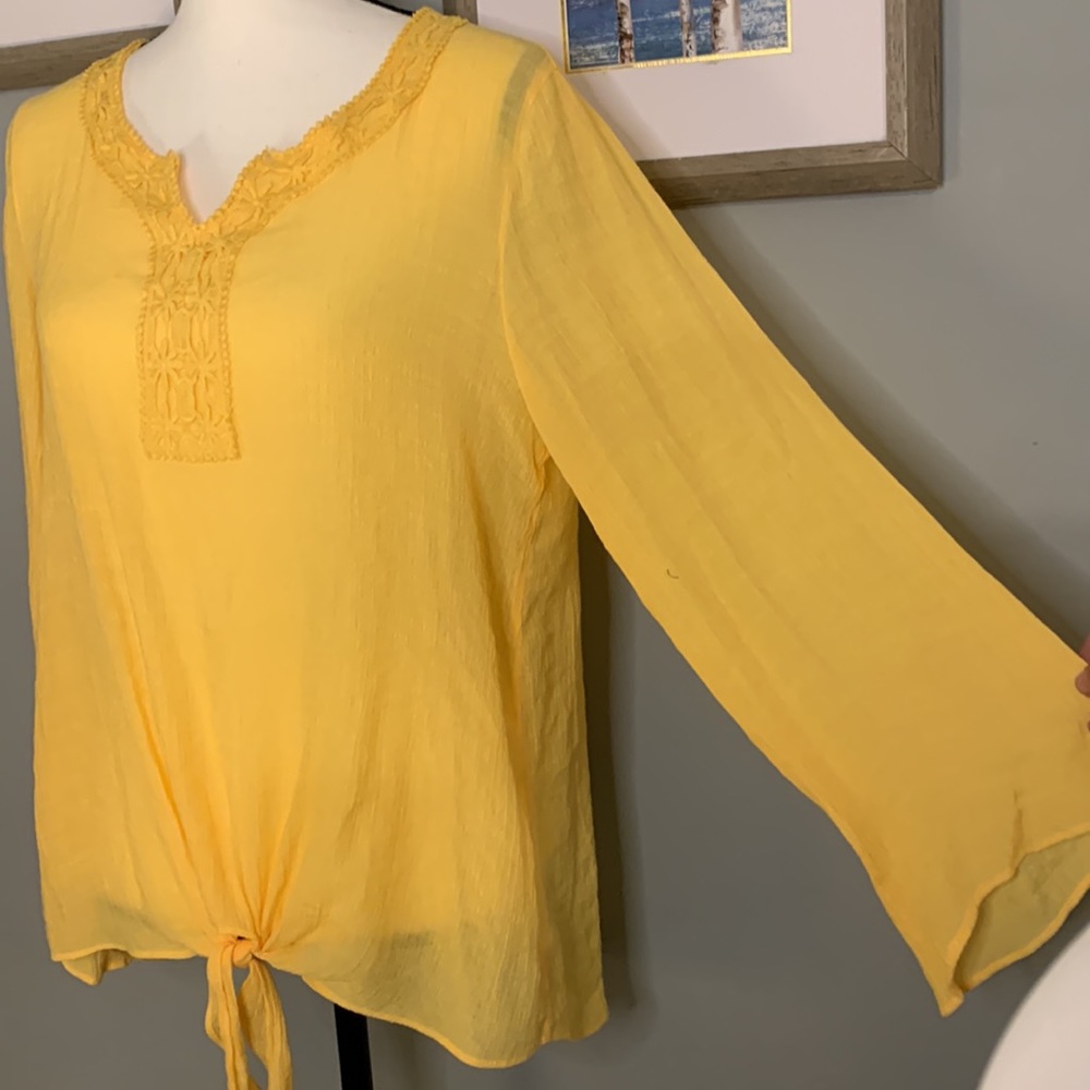 Yellow blouse - Picture 4 of 7
